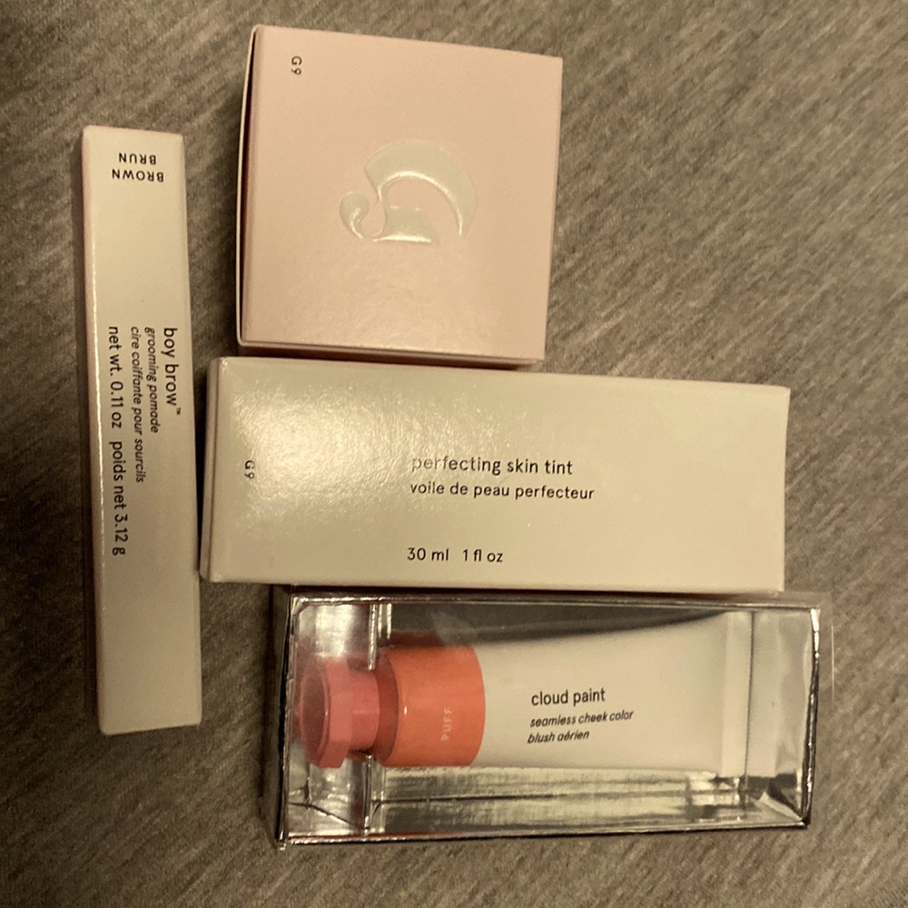 NIB glossier items: cloudpaint puff, skin tint G9, concealer G9, boy brow brown.